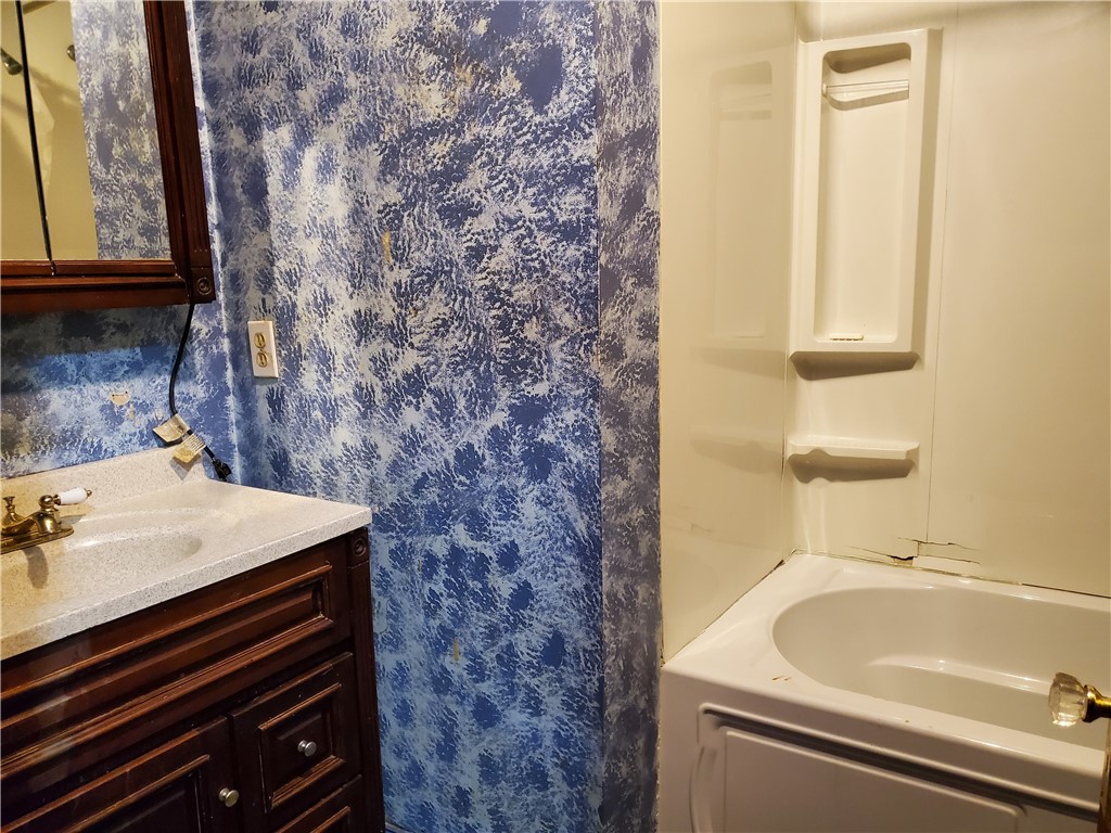 202 Parsells Avenue Rochester, NY 14609 - Photo 40 of 49 Second floor full bathroom