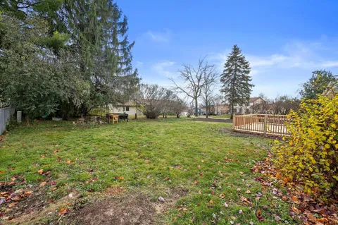 $359,900 | 2127 Bonnie Lane, Waukesha, WI 53188