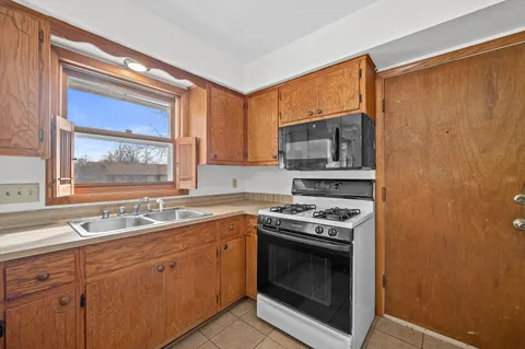 $359,900 | 2127 Bonnie Lane, Waukesha, WI 53188