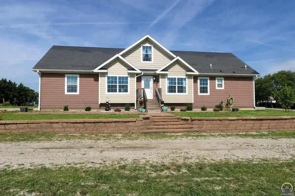 $255,000 | 1001 Elrod Avenue, Madison, KS 66860