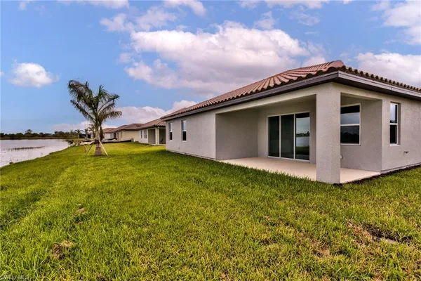 $3,200 | 2066 Grove Drive, Naples, FL 34120