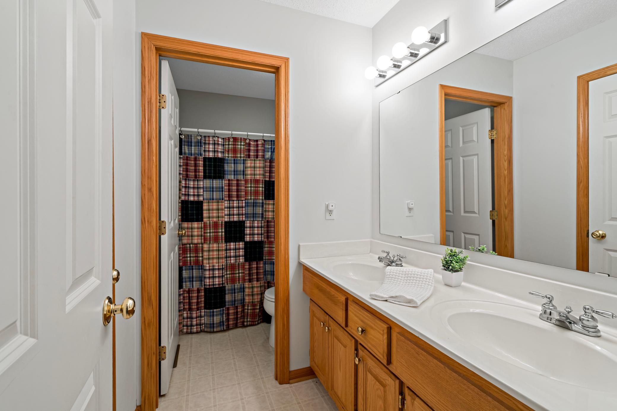 886 Oak Court Eagan, MN 55123 - Photo 15 of 24