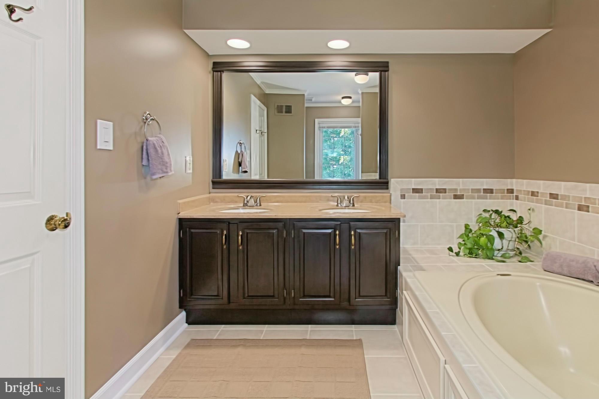 3805 Inverness Road Fairfax, VA 22033 - Photo 16 of 28 Bath (Master)