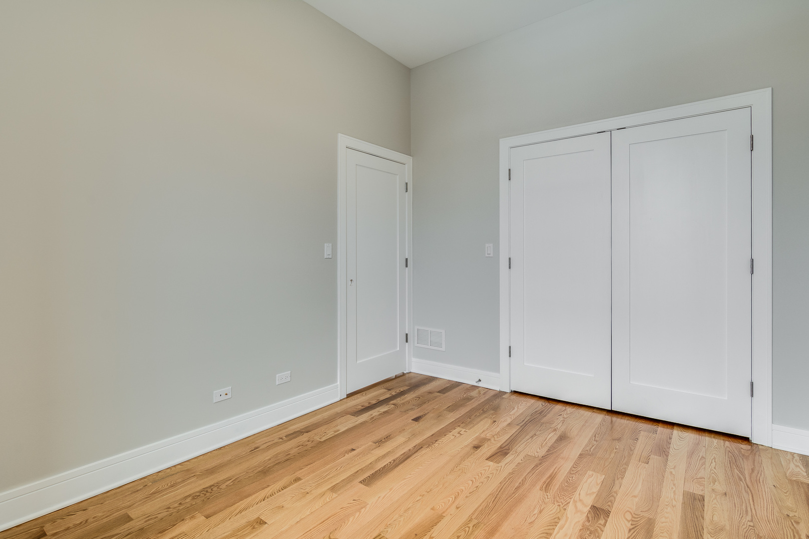 965 West 18th Street Chicago, IL 60608 - Photo 17 of 46 a view of empty room with wooden floor