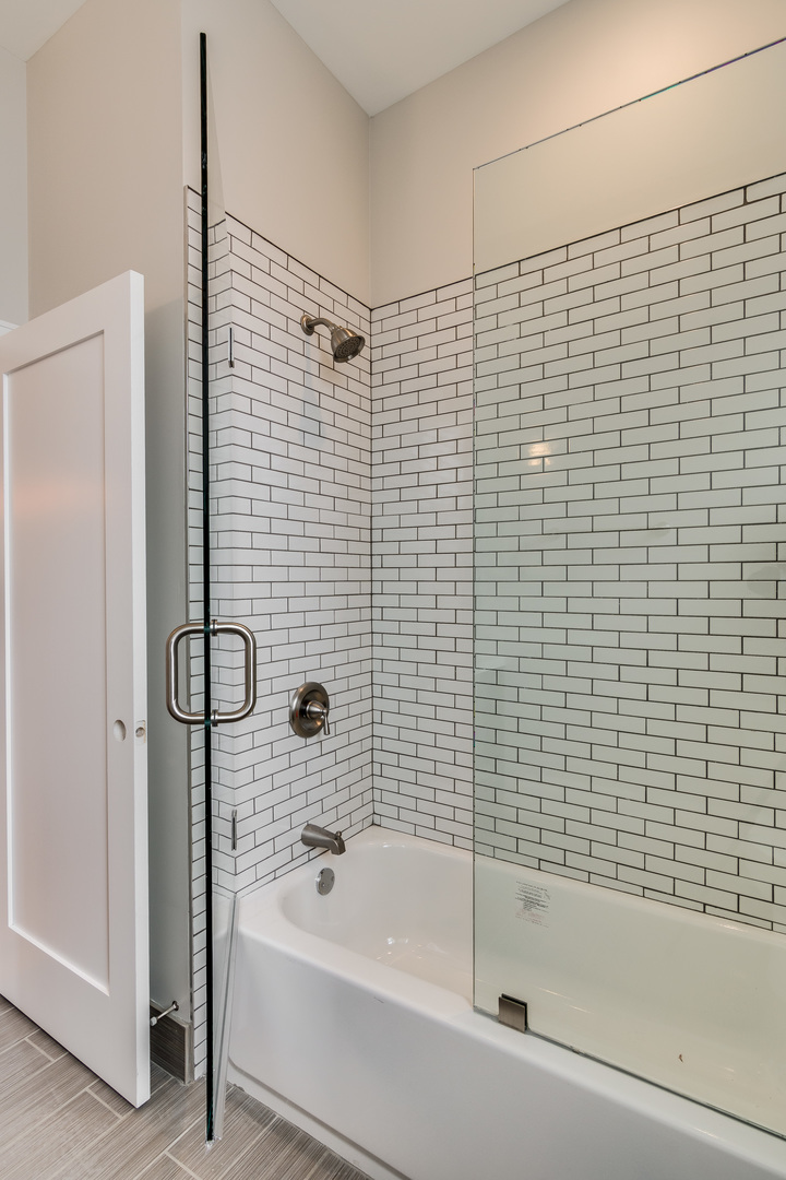 965 West 18th Street Chicago, IL 60608 - Photo 32 of 46 a bathroom with a bathtub and shower