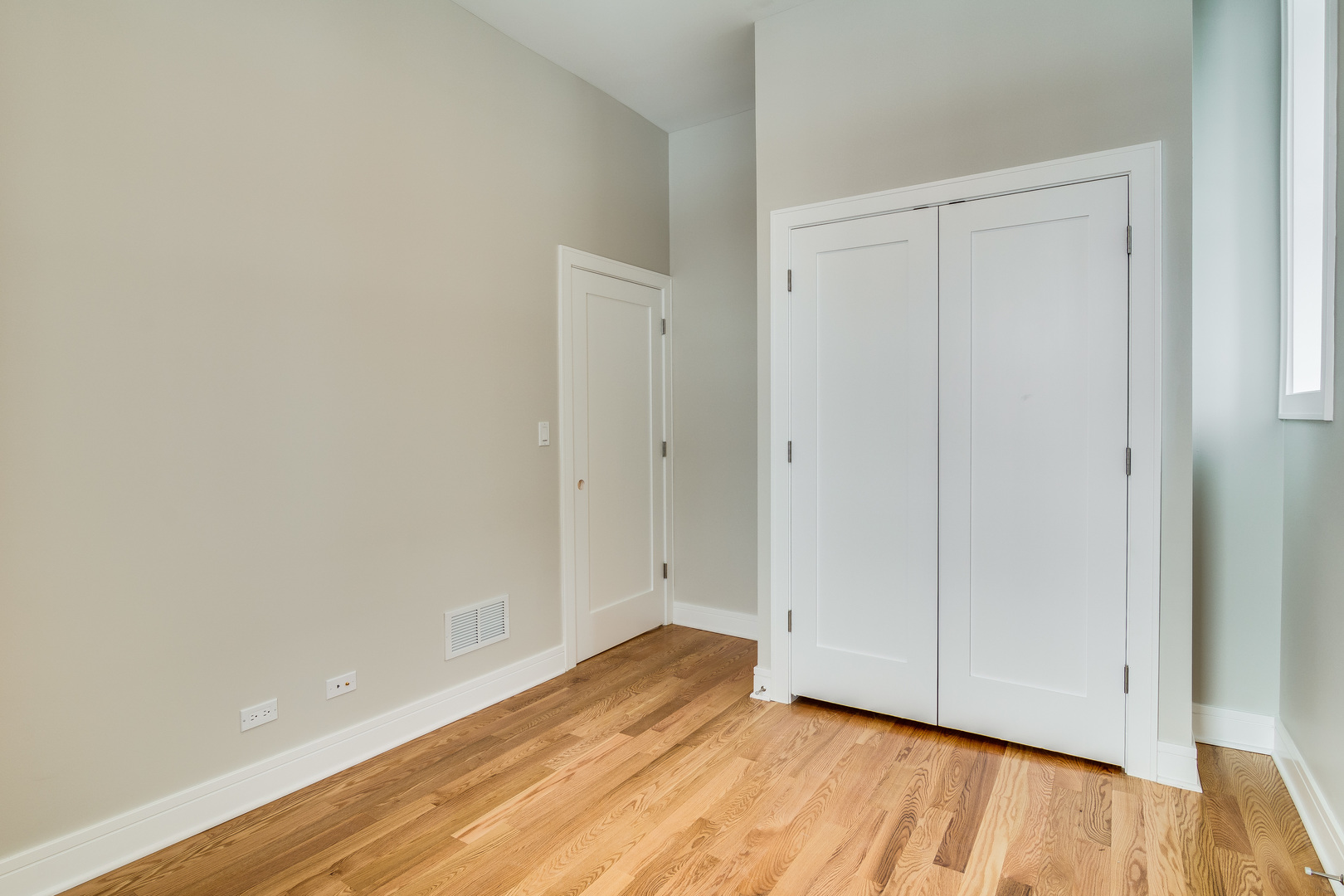 965 West 18th Street Chicago, IL 60608 - Photo 38 of 46 a view of an empty room with wooden floor