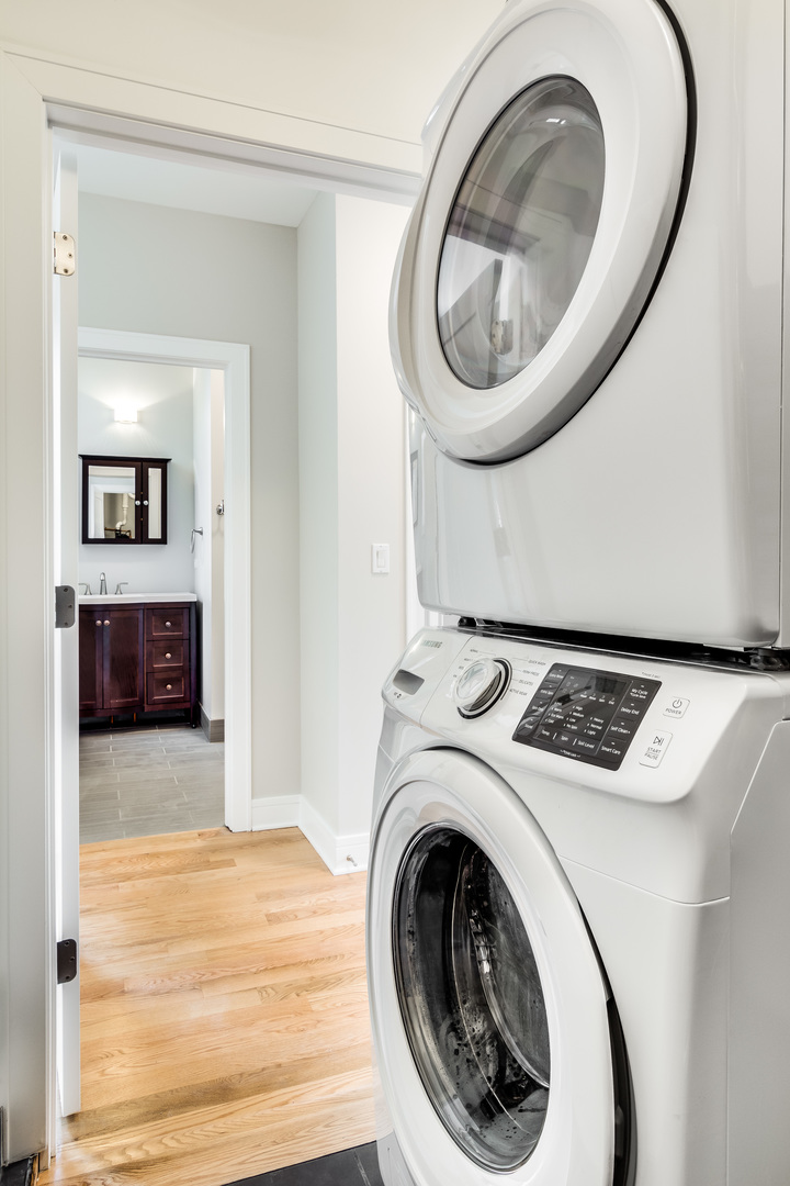 965 West 18th Street Chicago, IL 60608 - Photo 44 of 46 a utility room with dryer and washer