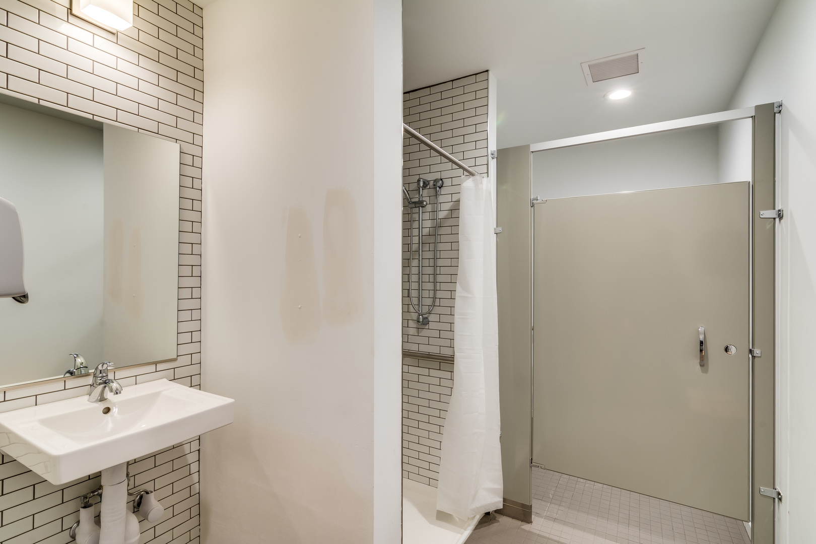 965 West 18th Street Chicago, IL 60608 - Photo 9 of 46 a bathroom with a sink and a mirror