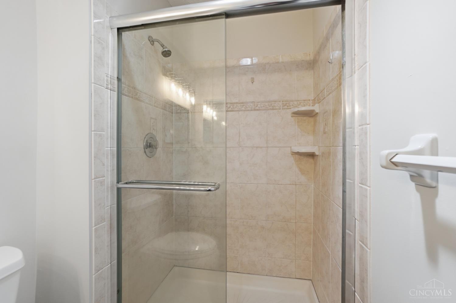 6340 Sheed Road Cincinnati, OH 45247 - Photo 24 of 60