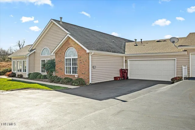 $389,000 | 238 Avonlea Place, Unit 2D, Johnson City, TN 37604