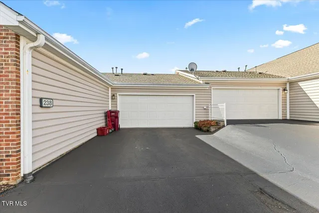 $389,000 | 238 Avonlea Place, Unit 2D, Johnson City, TN 37604