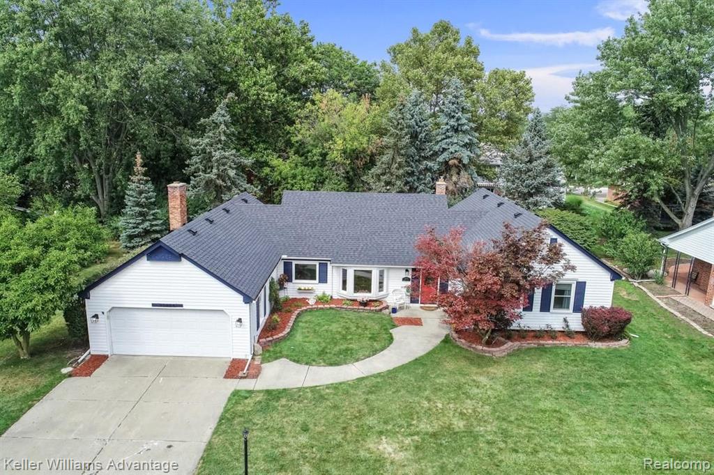 35984 Charter Crest Road Farmington Hills, MI 48335 - Photo 2 of 39