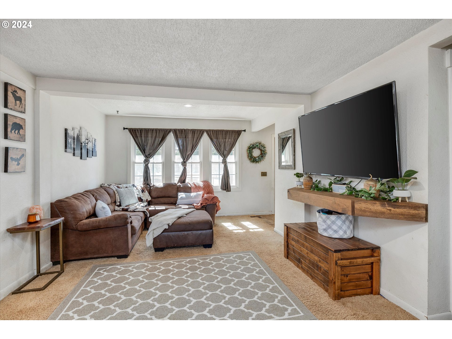 11690 South Union Hall Road Canby, OR 97013 - Photo 6 of 46 a living room with furniture and a flat screen tv
