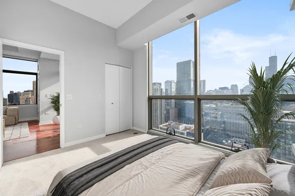 $4,000 | 303 West Ohio Street, Unit 3703, Chicago, IL 60654