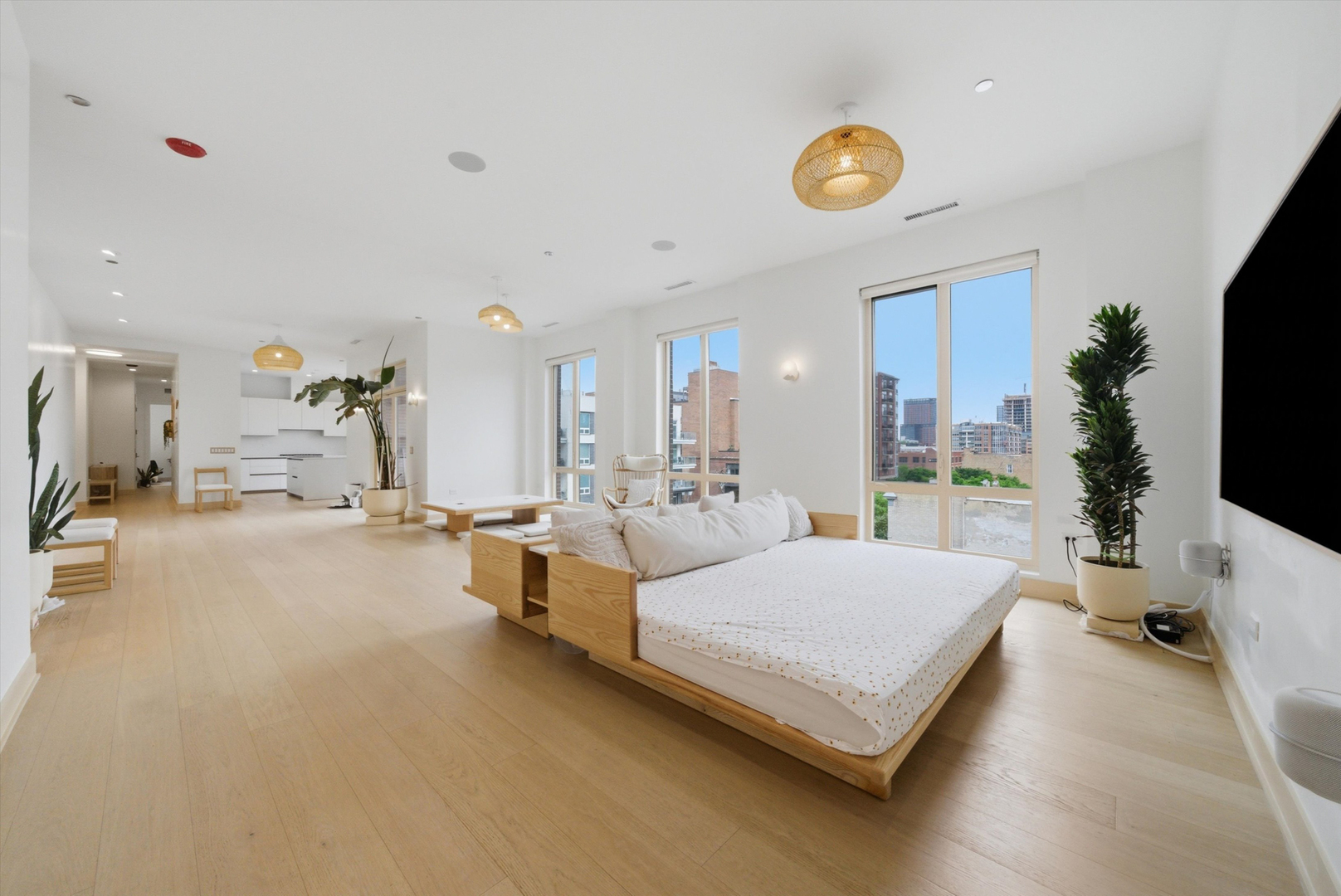 305 South Racine Avenue, Unit 5A Chicago, IL 60607 - Photo 8 of 32