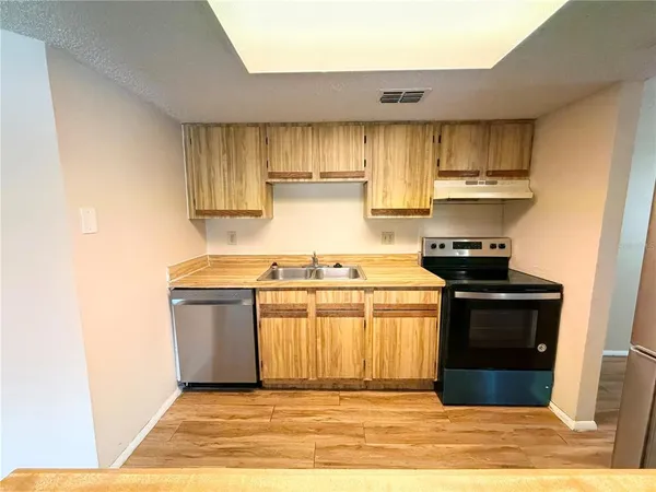$1,500 | 129 Camphor Circle, Unit F, Oldsmar, FL 34677