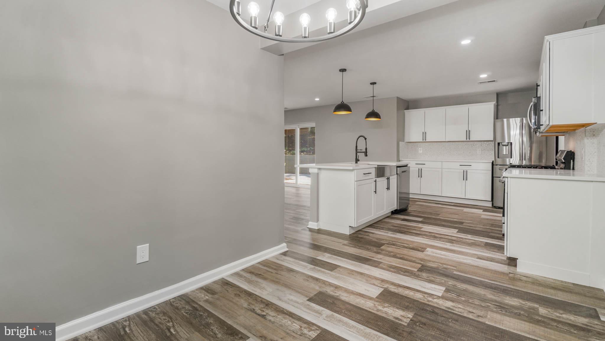 2912 Newcastle Avenue Silver Spring, MD 20910 - Photo 4 of 30