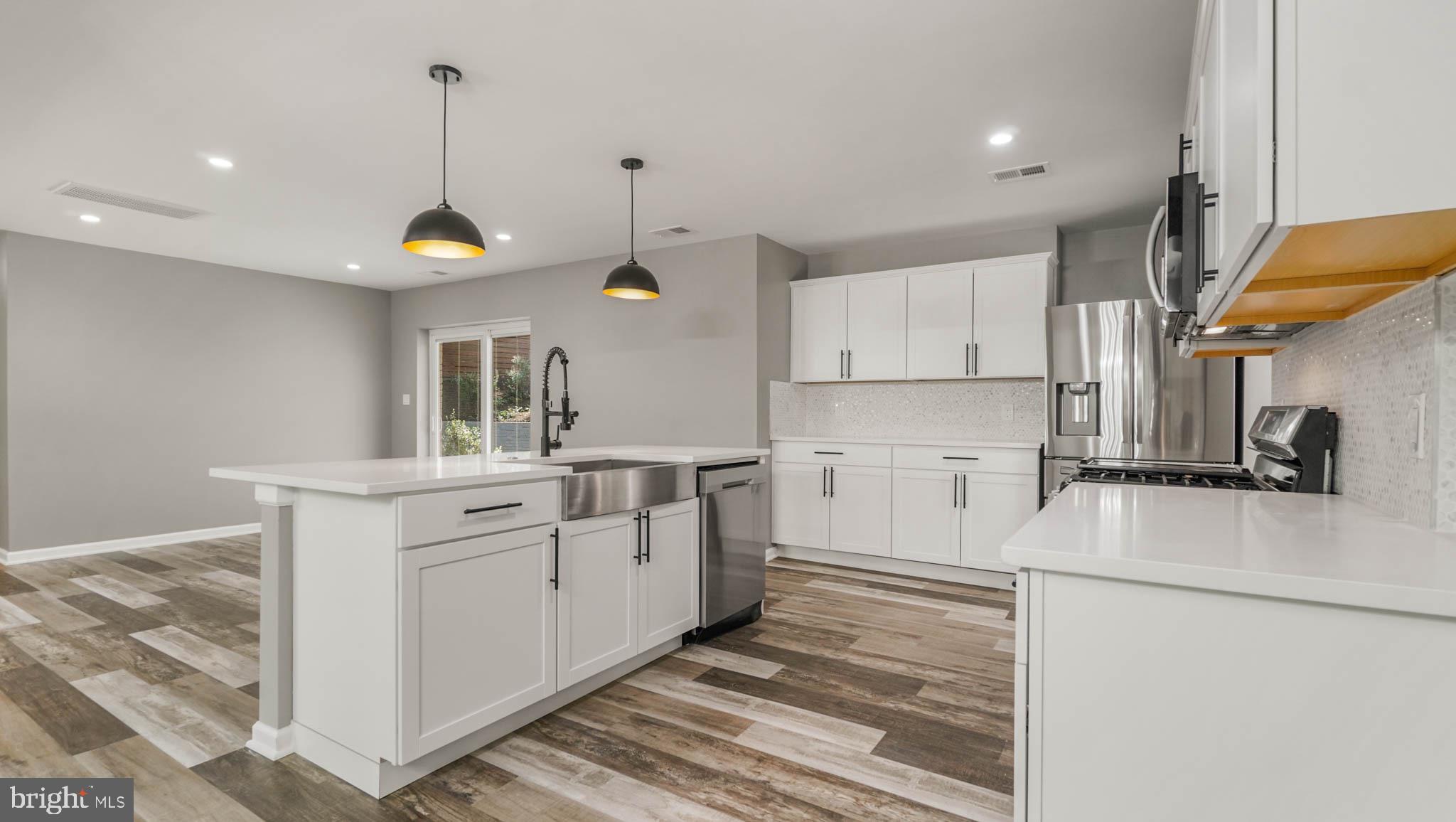 2912 Newcastle Avenue Silver Spring, MD 20910 - Photo 5 of 30