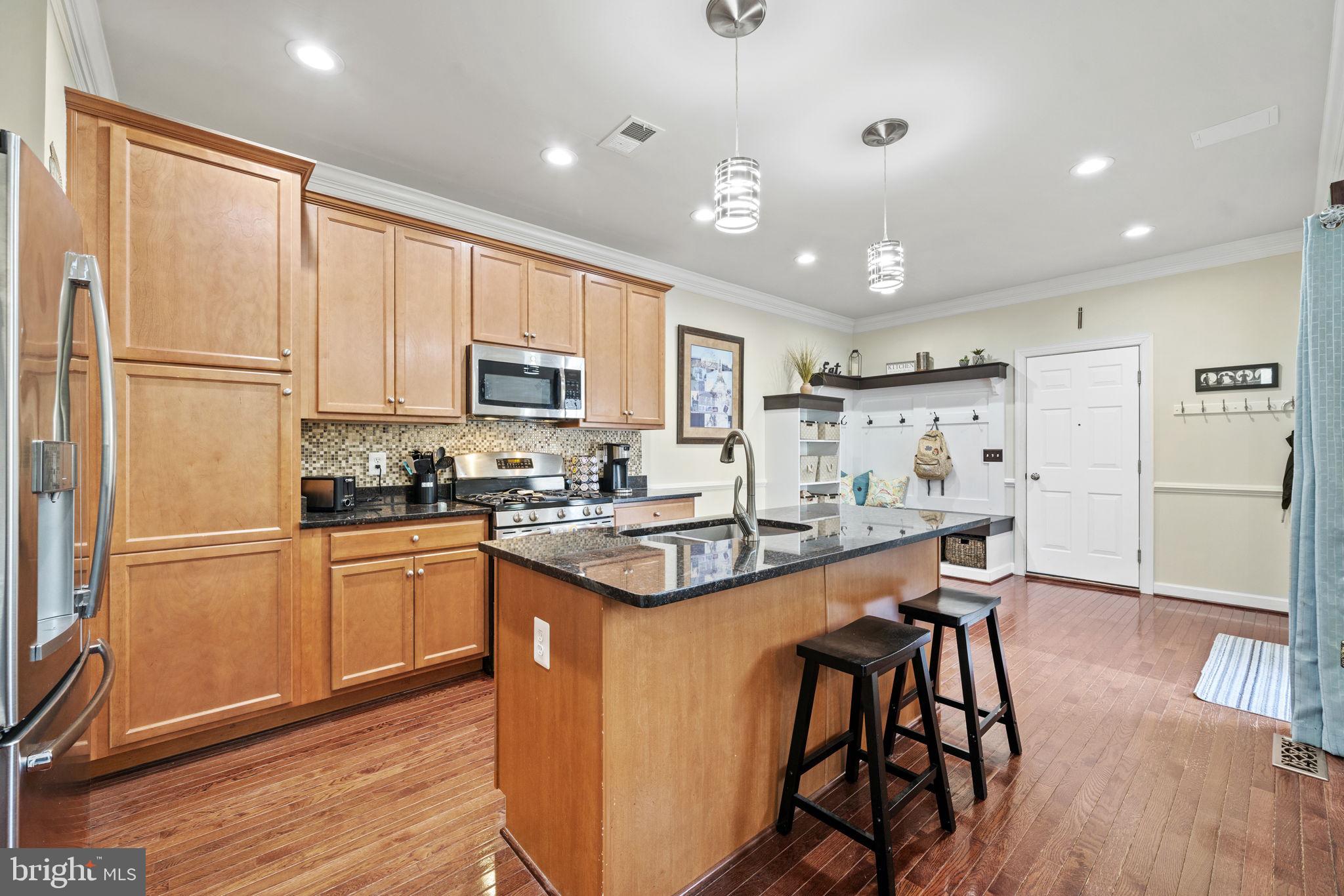 31 Short Branch Road Stafford, VA 22556 - Photo 6 of 25 Kitchen with Breakfast Bar