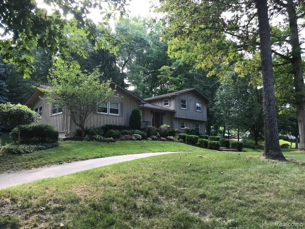 5355 Bullard Road Fenton, MI 48430 - Photo 65 of 66 3 car garage with asphalt circular drive and cement approach