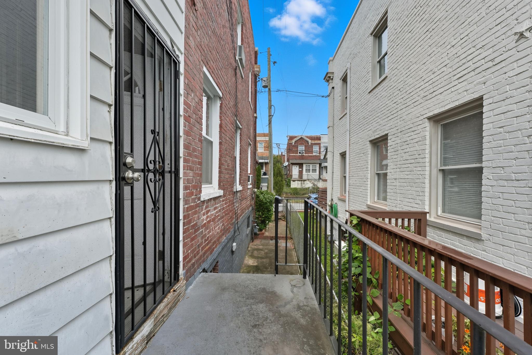 726 Somerset Place Northwest Washington, DC 20011 - Photo 12 of 28 a view of a balcony