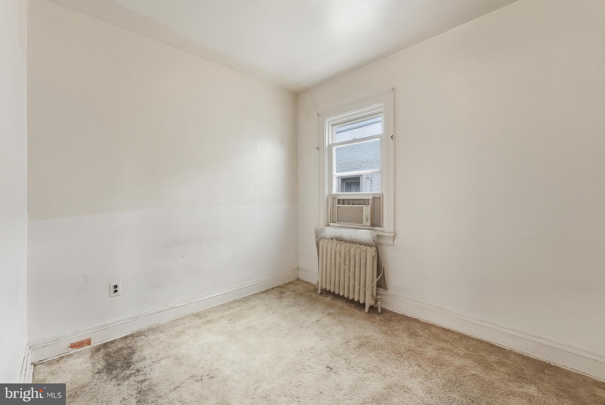 726 Somerset Place Northwest Washington, DC 20011 - Photo 18 of 28 a view of room and window