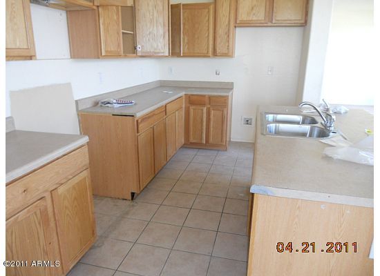10150 West Payson Road Tolleson, AZ 85353 - Photo 4 of 8 kitchen