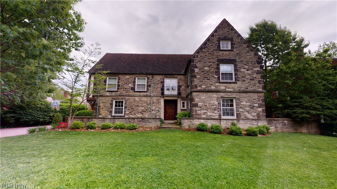 2707 Inverness Road Shaker Heights, OH 44122 - Photo 1 of 35 Gallery Image 1