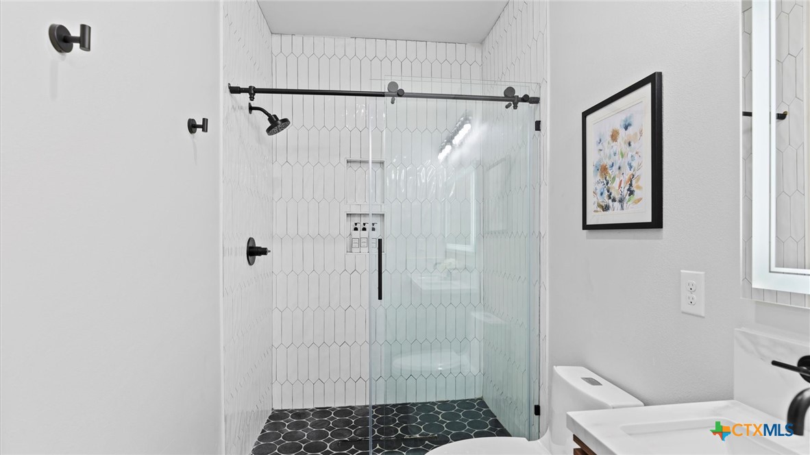 6786 River Road New Braunfels, TX 78132 - Photo 21 of 38 a bathroom with a shower and a toilet