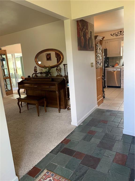 570 3rd Street Butler, PA 16001 - Photo 5 of 19 Entryway