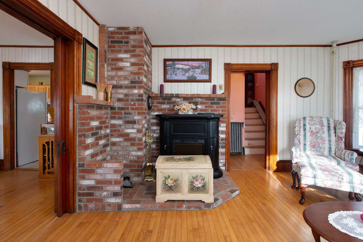 537 Mammoth Road Londonderry, NH 03053 - Photo 7 of 40 Gallery Image 7