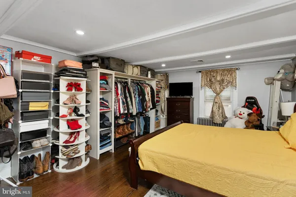 a bed room with a bed and a walk in closet