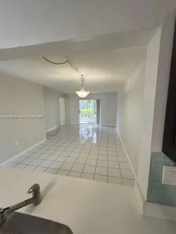 $2,000 | 422 Northeast 210th Cir Terrace, Unit 1031, Miami, FL 33179