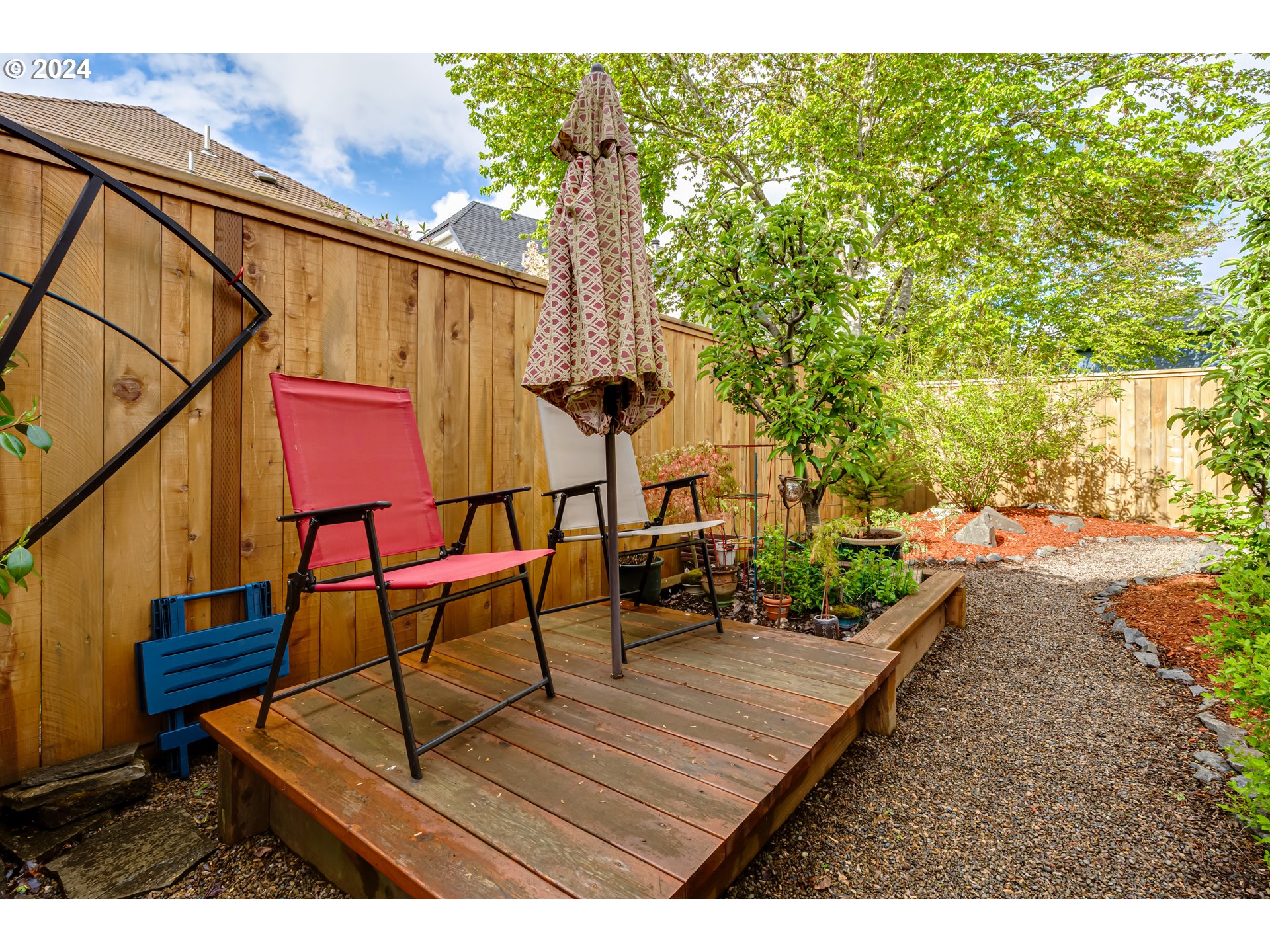 1547 Canal Street Springfield, OR 97477 - Photo 16 of 37 swimming pool with outdoor seating and wooden floor