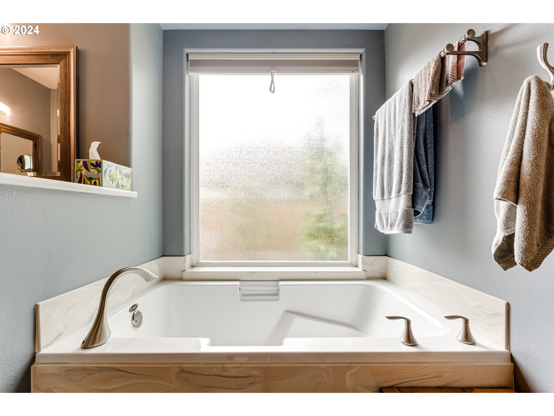 1547 Canal Street Springfield, OR 97477 - Photo 23 of 37 a bathroom with a bathtub and a sink