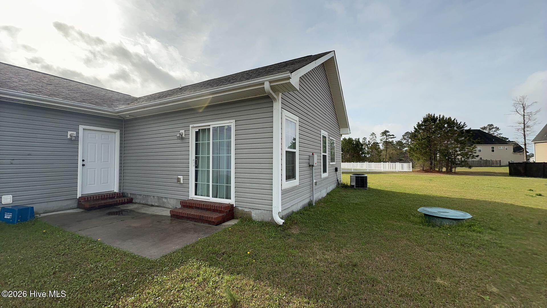 124 Farmstead Place Maple Hill, NC 28454 - Photo 2 of 4 0c2ead33-70a3-459c-9091-b44e4fc8858f