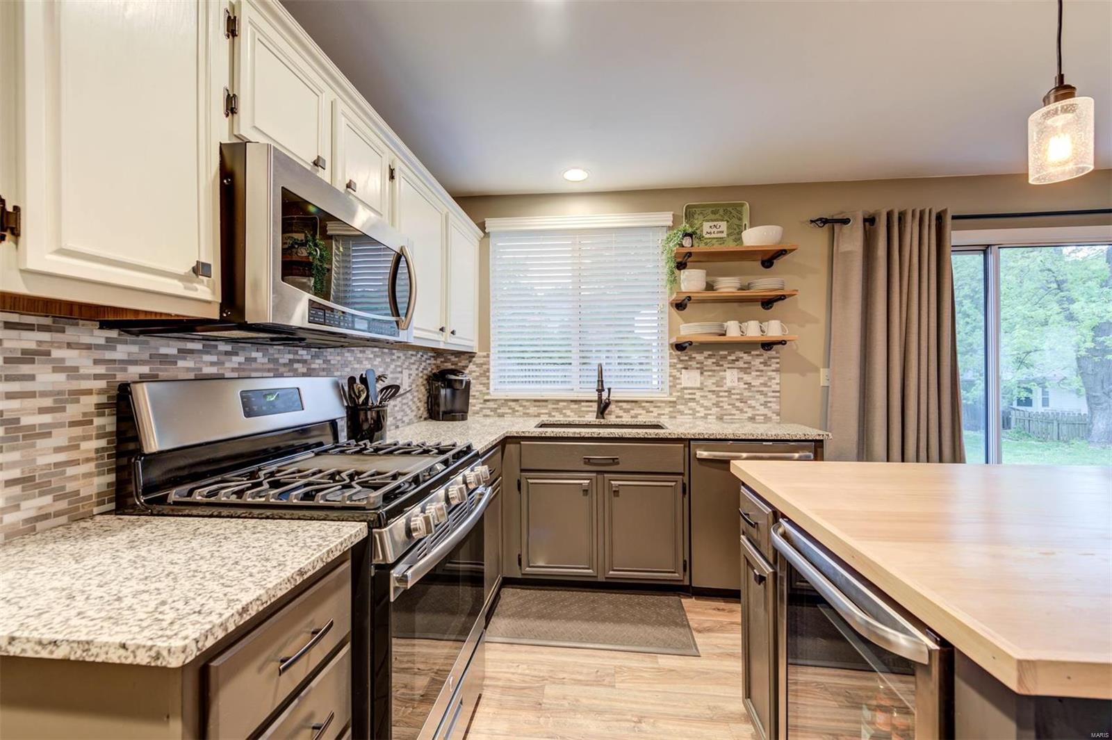 419 Stryker Court Ballwin, MO 63021 - Photo 9 of 49 Gallery Image 9