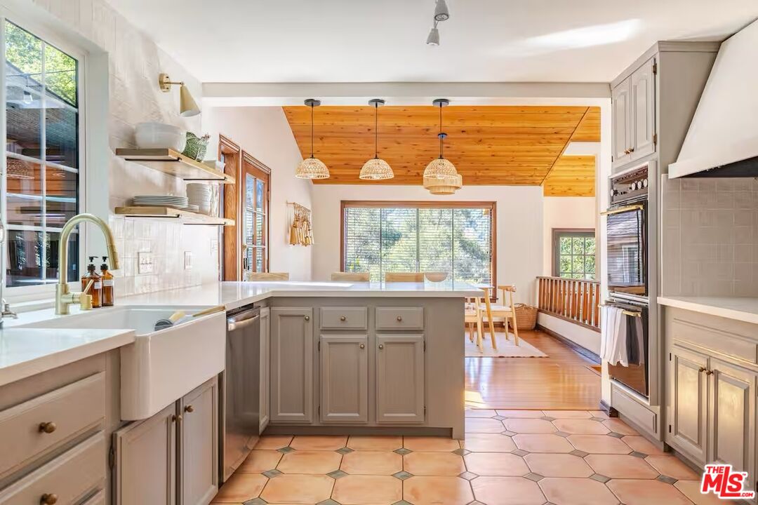 178 Muerdago Road Topanga, CA 90290 - Photo 10 of 73