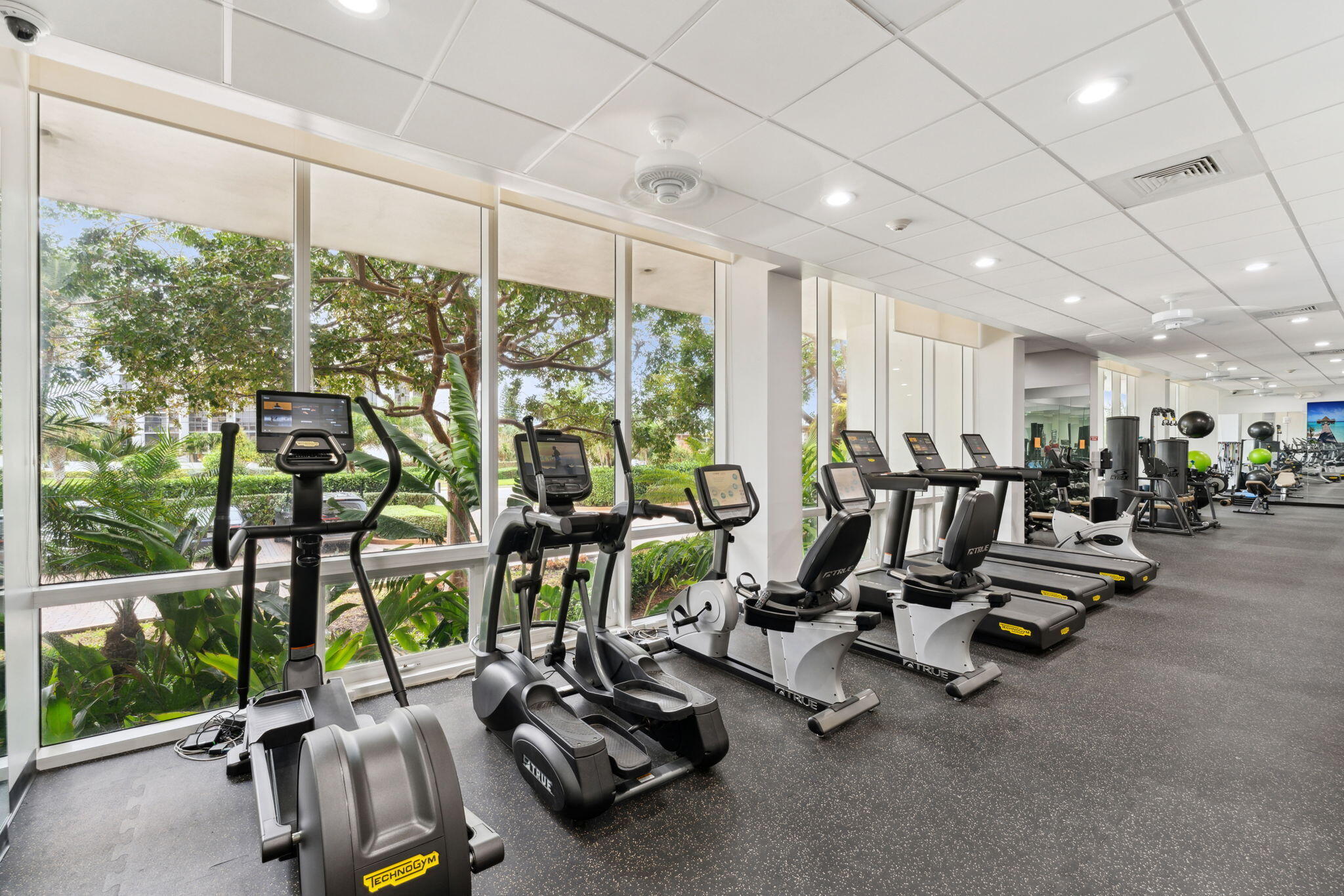 2000 South Ocean Boulevard, Unit 10H Boca Raton, FL 33432 - Photo 46 of 54 a view of a room with gym equipment