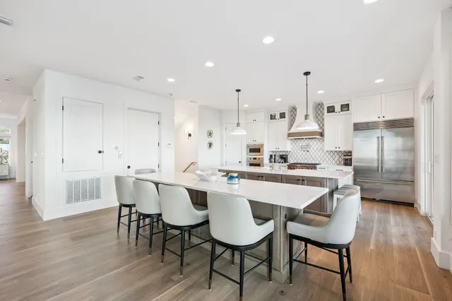 $4,100,000 | 754 Harbor Boulevard, Destin, FL 32541