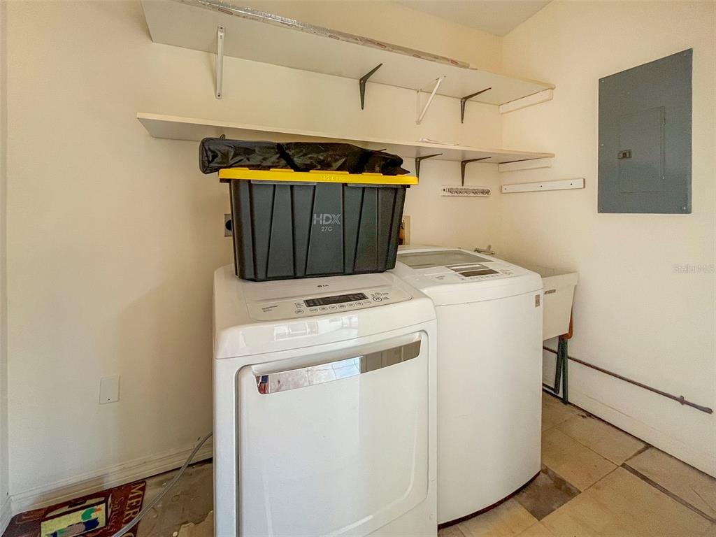 3957 Proctor Road Sarasota, FL 34233 - Photo 15 of 18 a utility room with dryer and washer