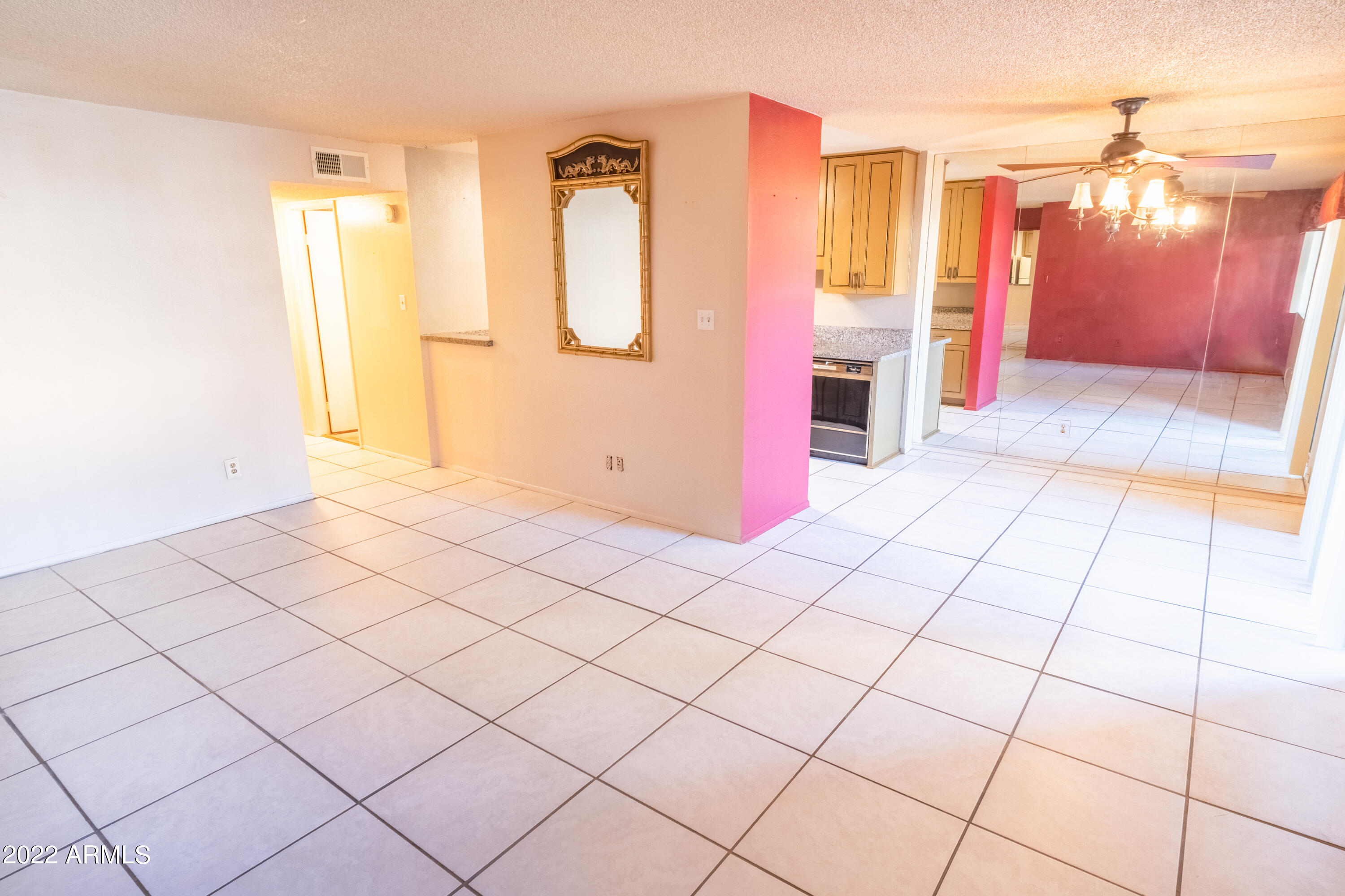 5525 East Thomas Road, Unit J2 Phoenix, AZ 85018 - Photo 1 of 21 family / dining