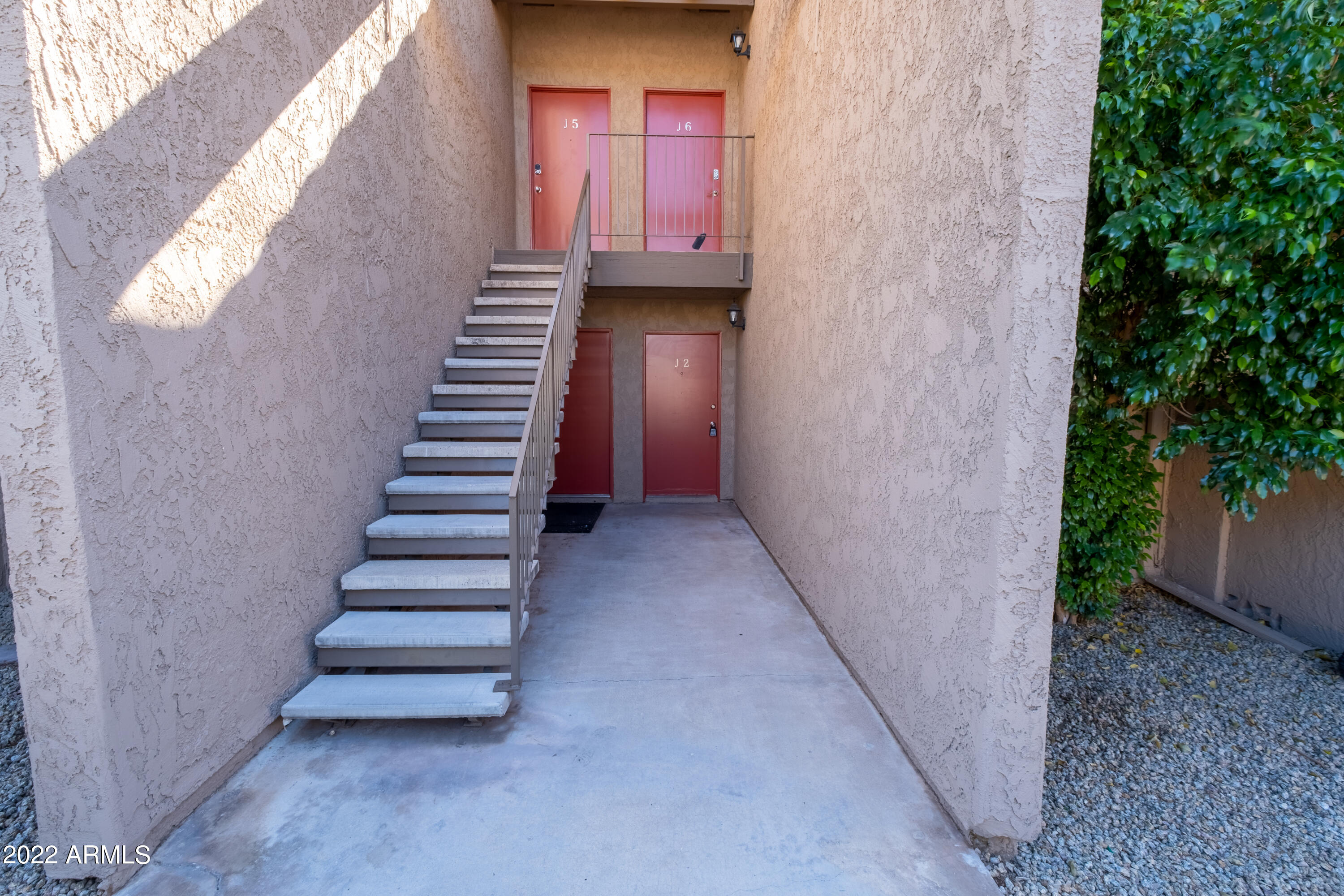 5525 East Thomas Road, Unit J2 Phoenix, AZ 85018 - Photo 13 of 21 Entryway