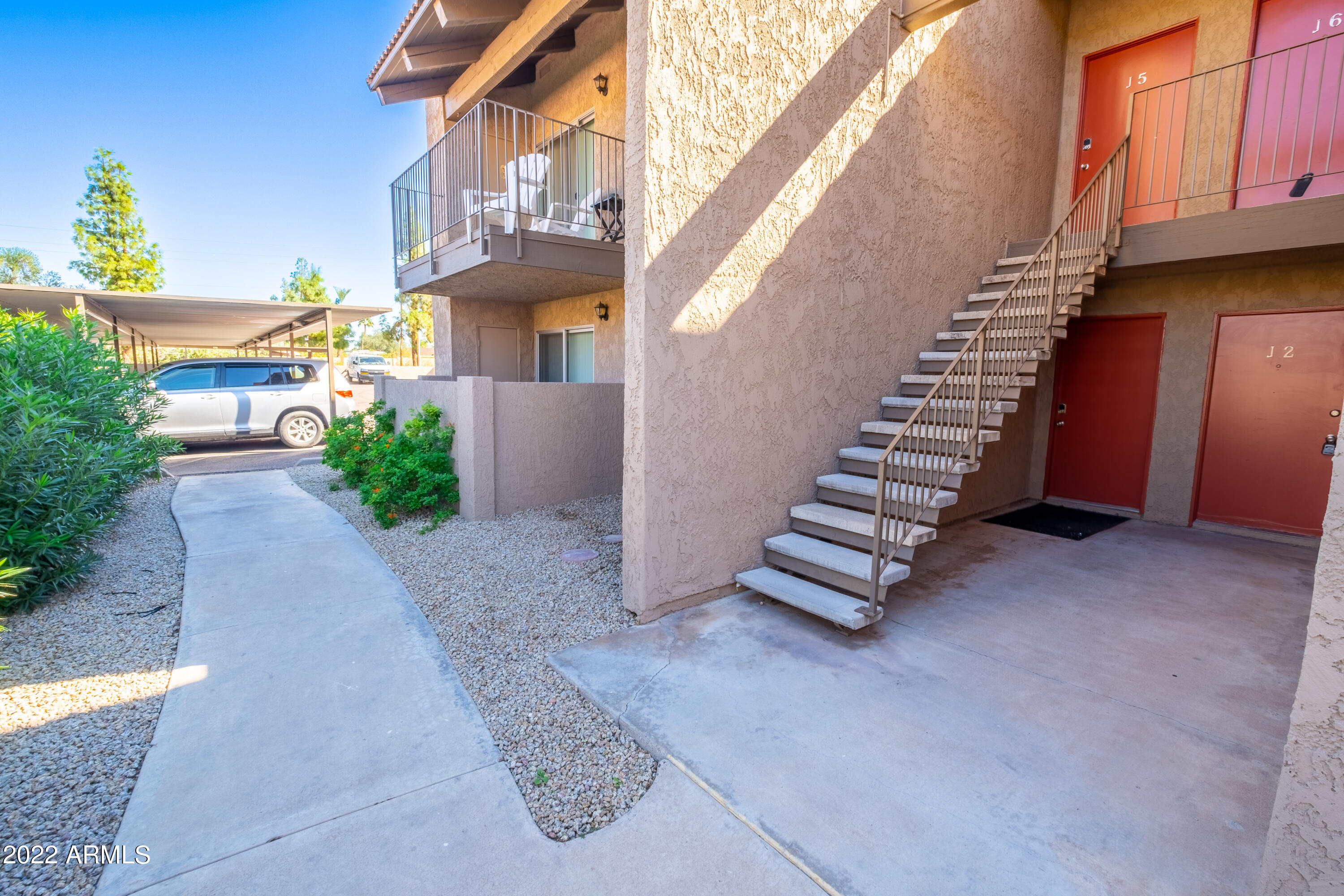 5525 East Thomas Road, Unit J2 Phoenix, AZ 85018 - Photo 14 of 21 Entryway 2