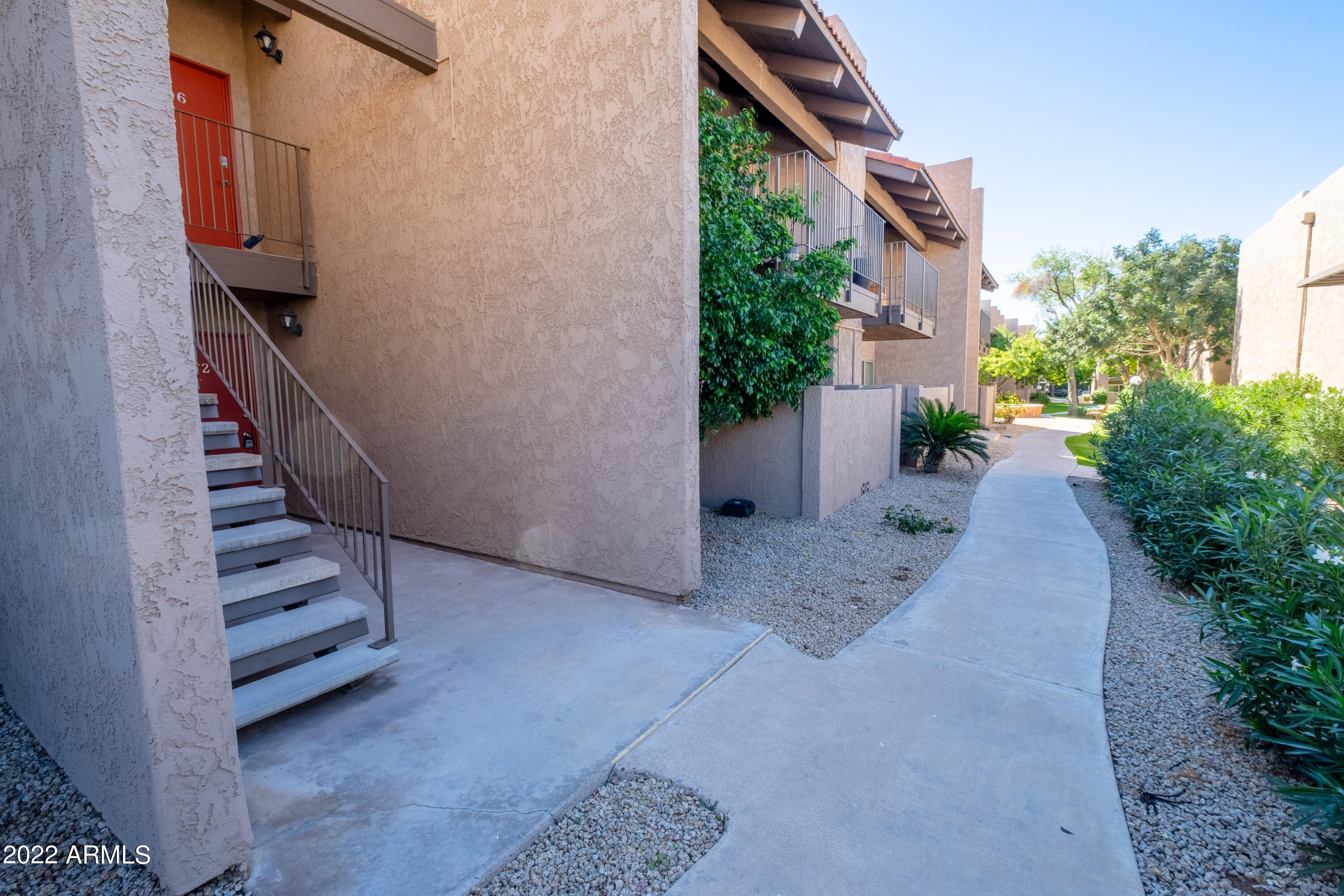5525 East Thomas Road, Unit J2 Phoenix, AZ 85018 - Photo 15 of 21 Entryway 3