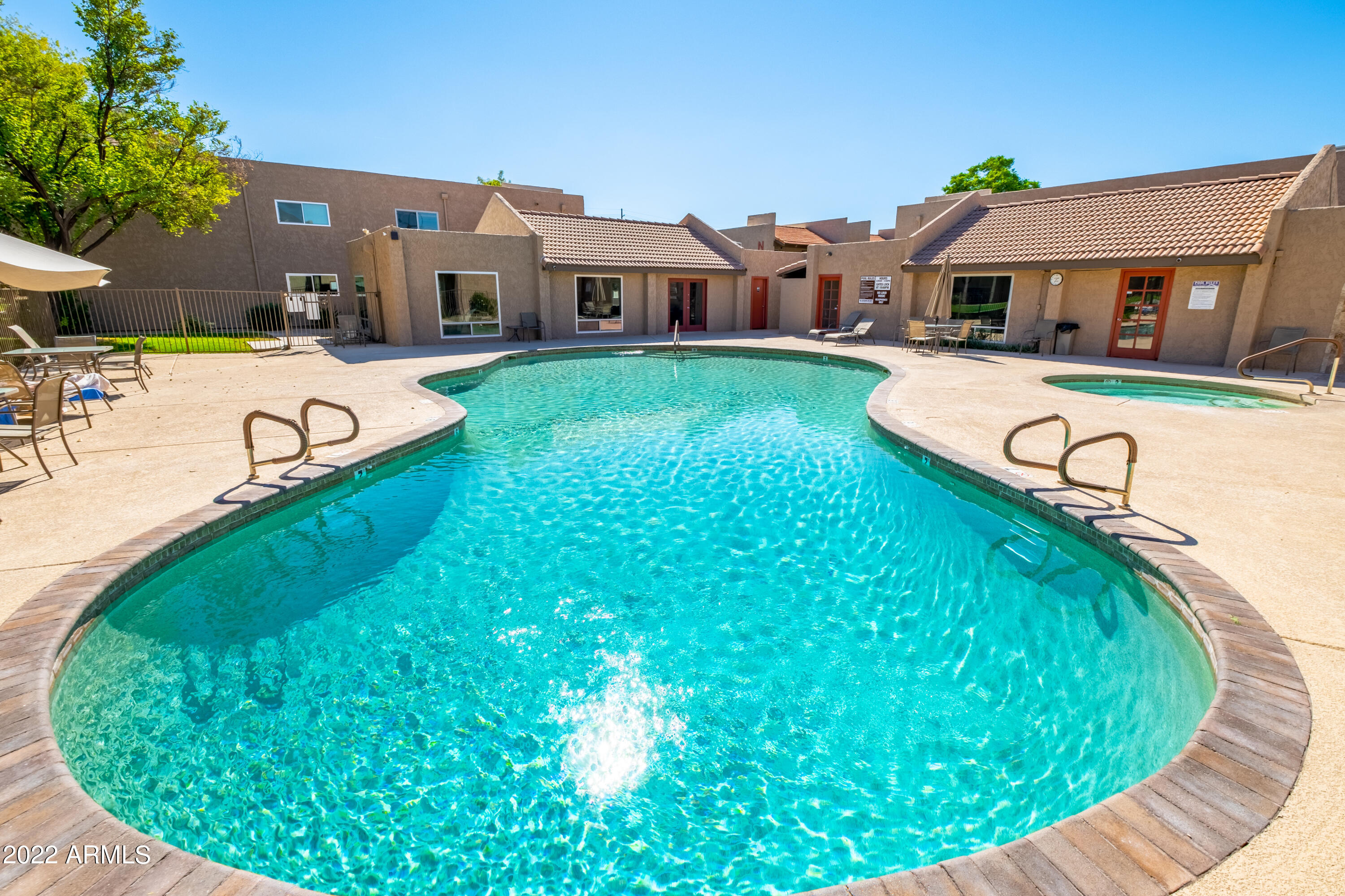 5525 East Thomas Road, Unit J2 Phoenix, AZ 85018 - Photo 17 of 21 Community Pool