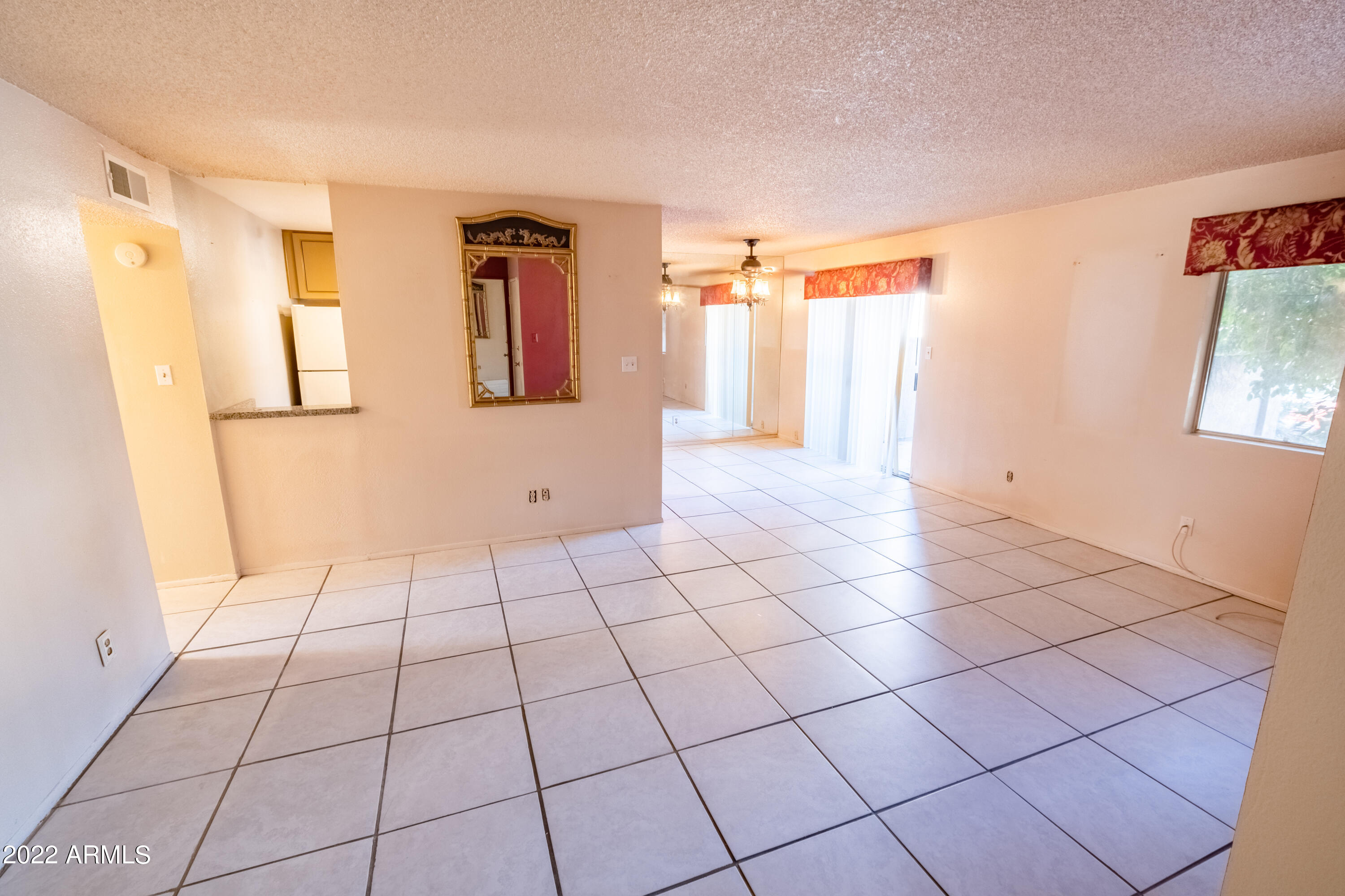 5525 East Thomas Road, Unit J2 Phoenix, AZ 85018 - Photo 2 of 21 family room