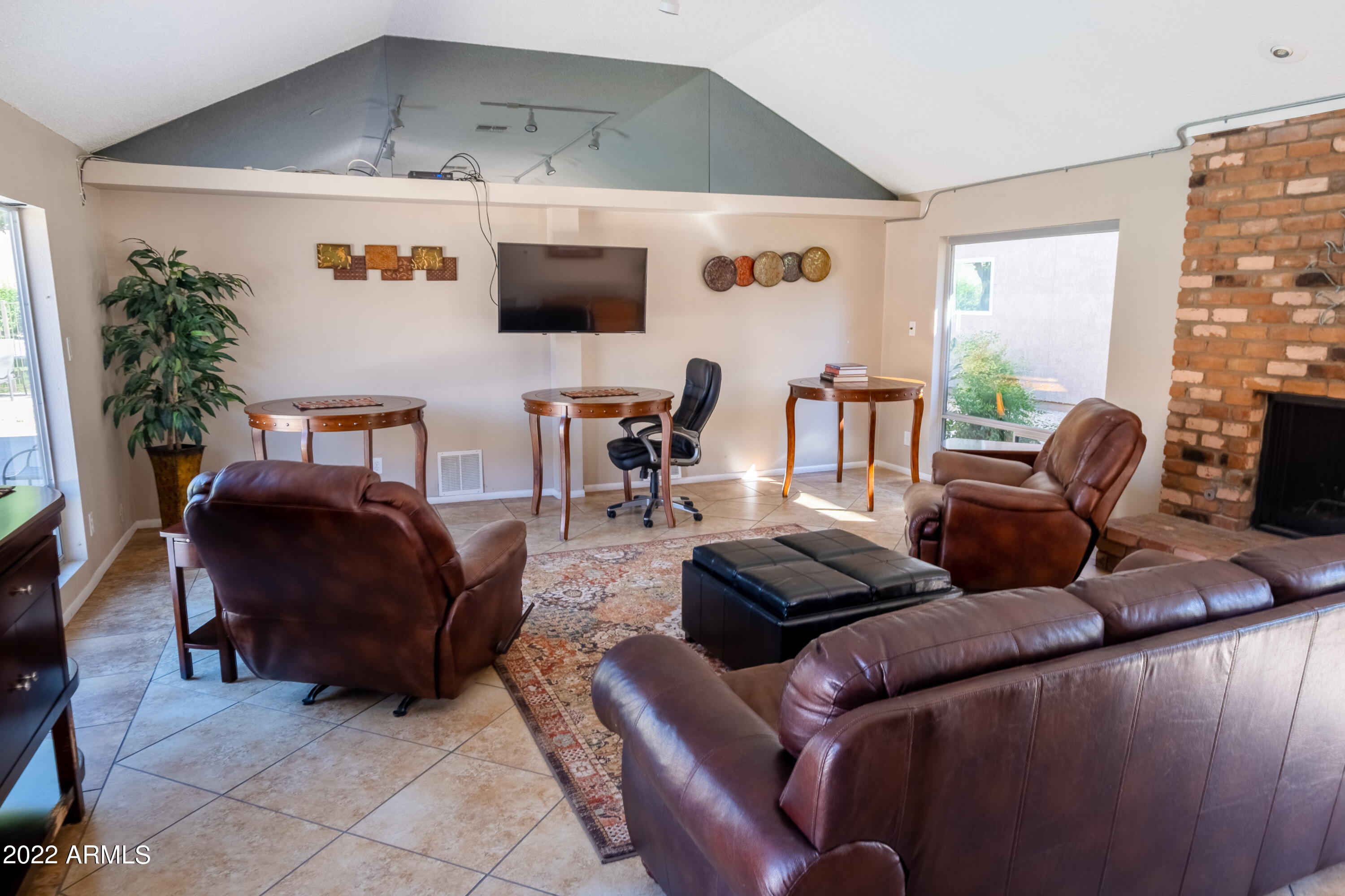 5525 East Thomas Road, Unit J2 Phoenix, AZ 85018 - Photo 21 of 21 Clubhouse