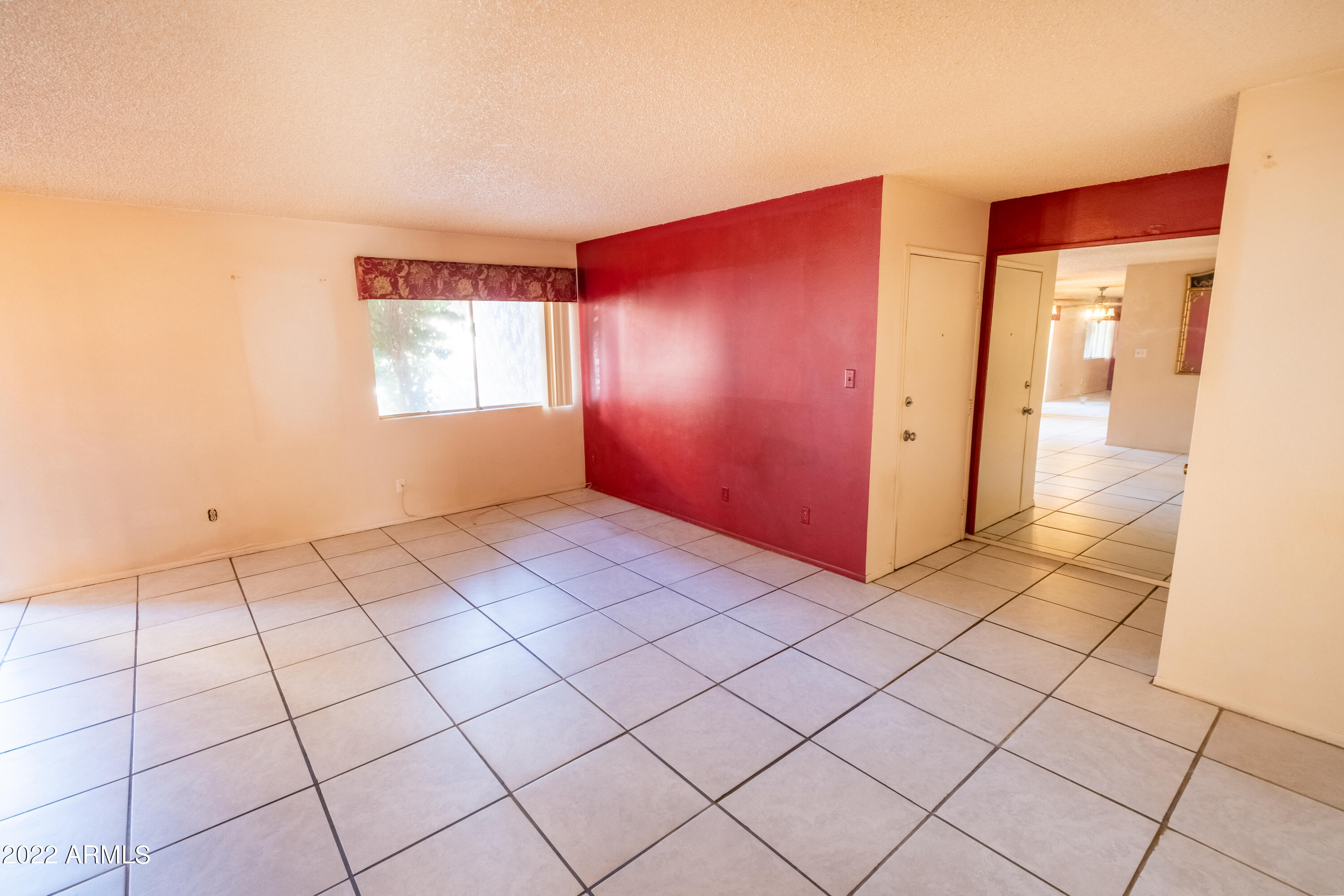 5525 East Thomas Road, Unit J2 Phoenix, AZ 85018 - Photo 3 of 21 family room 2