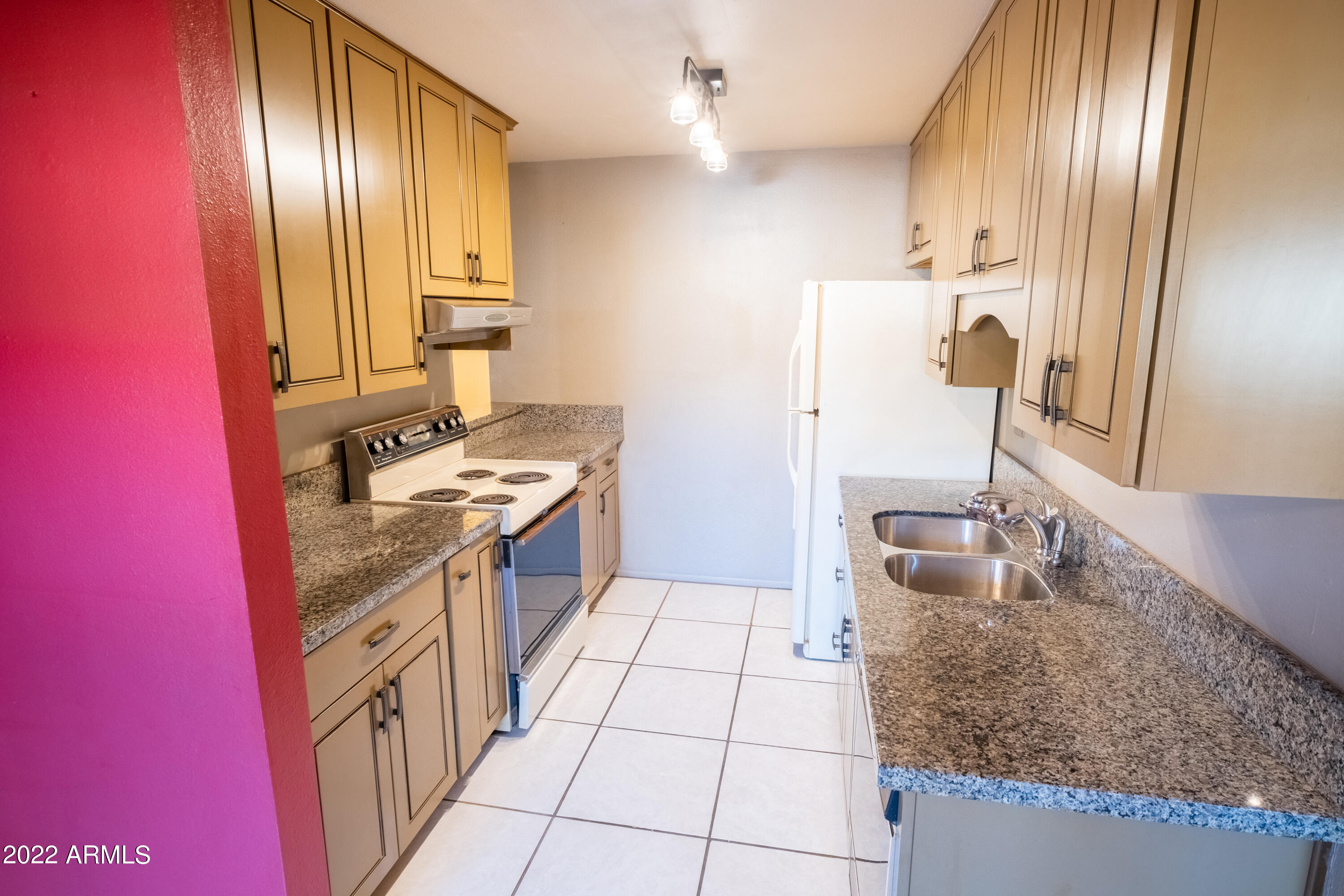 5525 East Thomas Road, Unit J2 Phoenix, AZ 85018 - Photo 5 of 21 kitchen